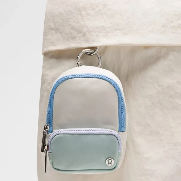 Lululemon Everywhere Backpack Nano (Light Ivory/Pelican/Sinatra Blue/Silver) - Picture 6 of 8